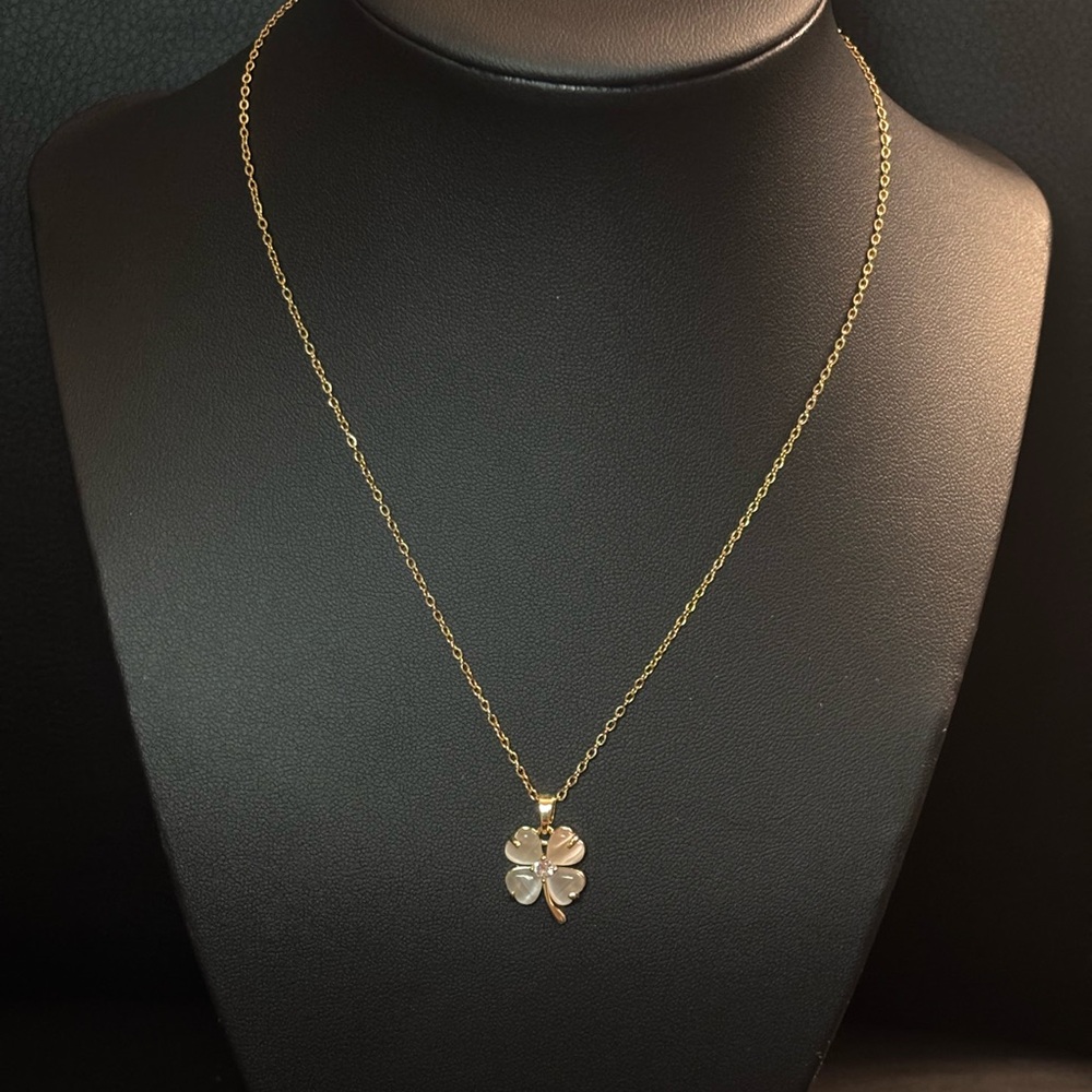 New Stainless Steel Gold Plated Clover Pendant Necklace